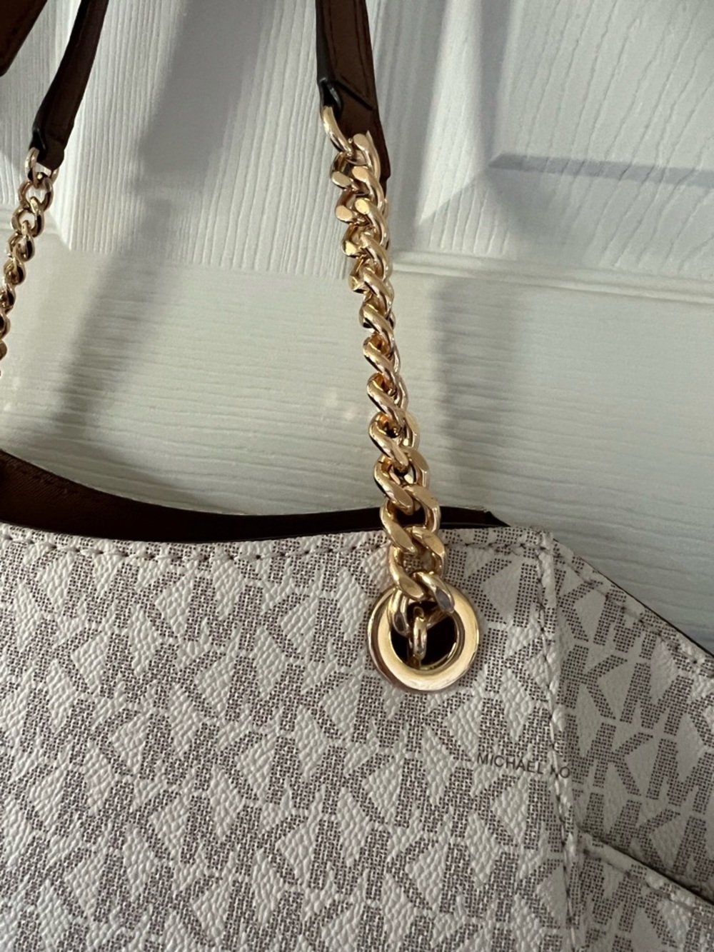 Michael Kors Jet Set Travel Signature Bag - Picture 4 of 11